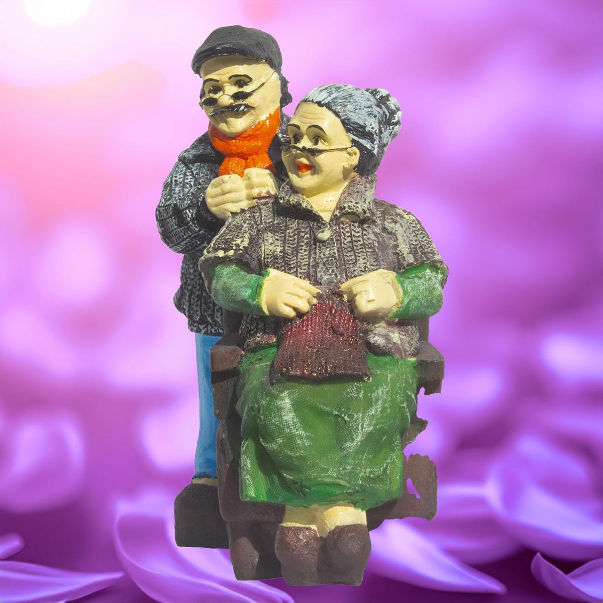 Enduring Companionship Polyresin Elderly Couple Figurine – Nostalgic Heartwarming Home Decor Showpiece for Living Room
