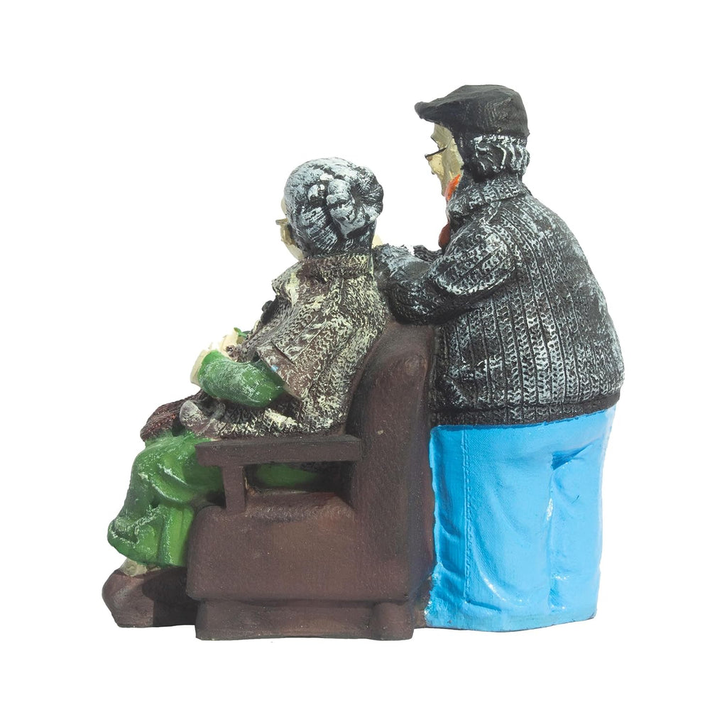 Enduring Companionship Polyresin Elderly Couple Figurine – Nostalgic Heartwarming Home Decor Showpiece for Living Room
