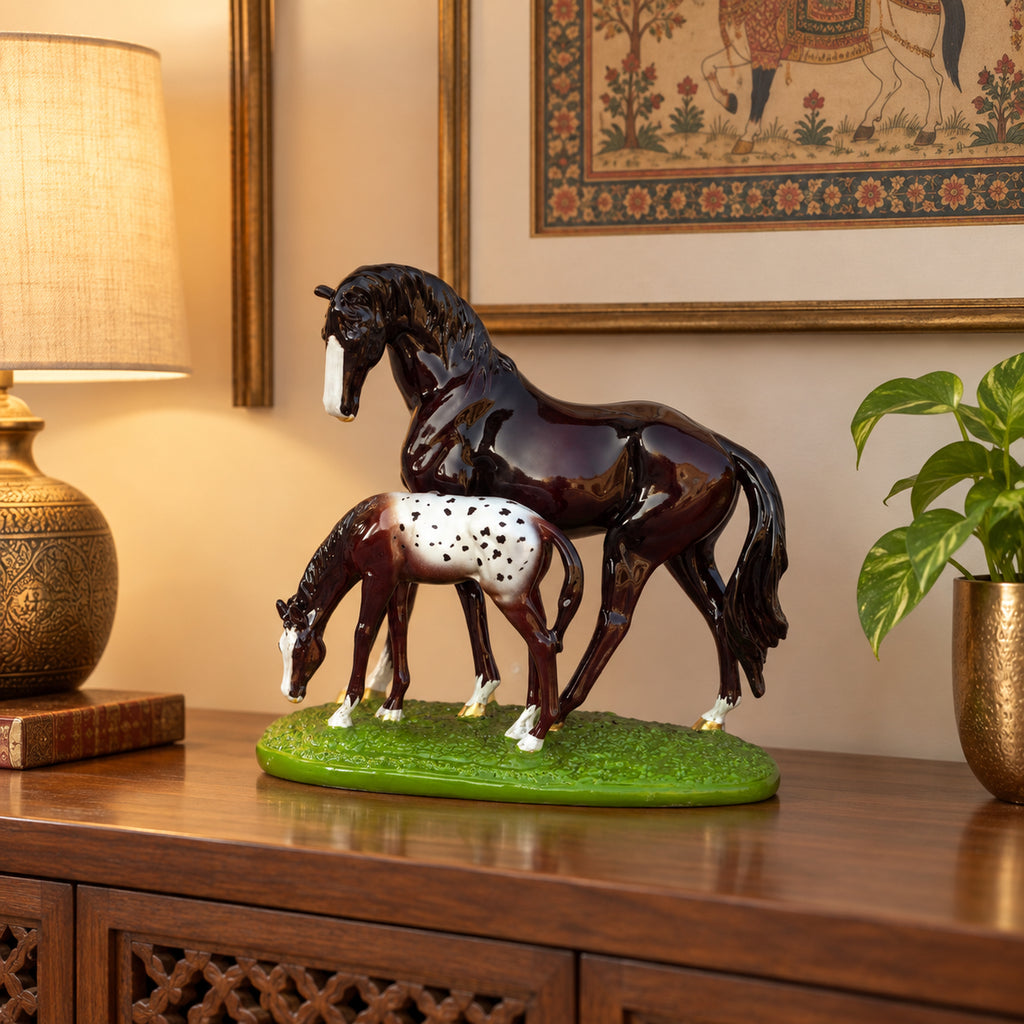 Horse Family Showpiece, Resin Horse and Foal Statue, 10 Inch