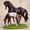 Horse Family Showpiece, Resin Horse and Foal Statue, 10 Inch