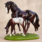 Horse Family Showpiece, Resin Horse and Foal Statue, 10 Inch